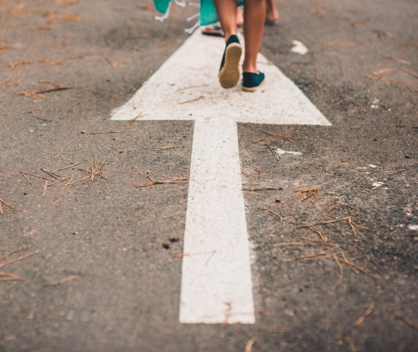 This image has an empty alt attribute; its file name is arrow-e1553983370452.jpg